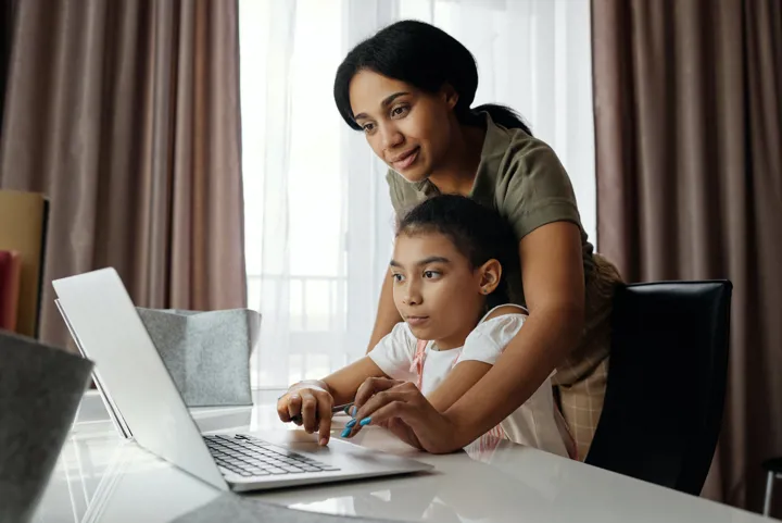 Aider son enfant à s'approprier ses outils d'aide technologique