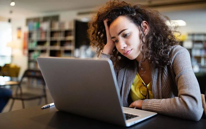 Mon adolescent ne comprend pas ce qu'il lit