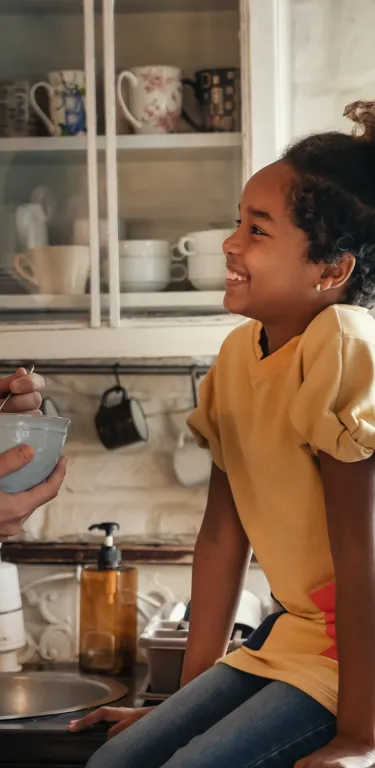 Père discutant avec sa fille 