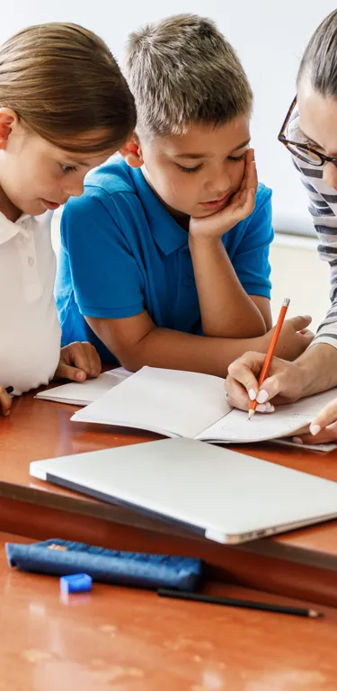 Enseigner la grammaire avec l'aide de la littérature jeunesse