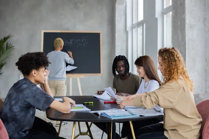 Comment développer les dictées innovantes en classe ?